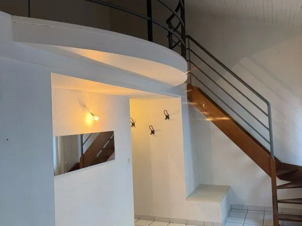 Grand T2 avec mezzanine quartier Saint-Michel Busca