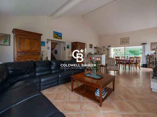 AU COEUR DE LA VILLE D'HIVER - Villa familiale d'environ 240 m²