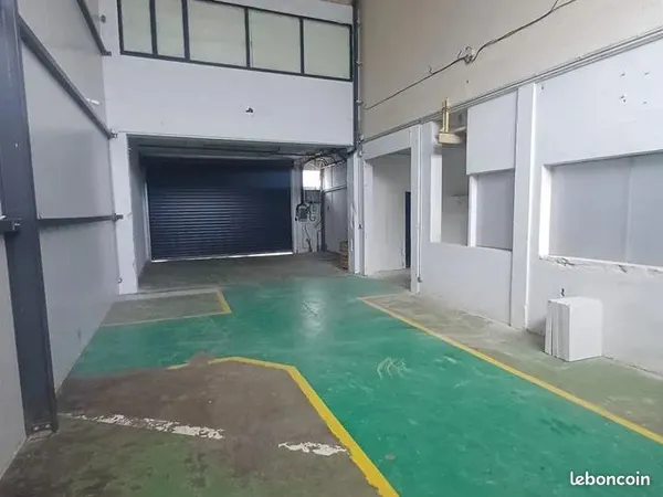 Entrepôt 180 m² + 100m² bureau/appartement