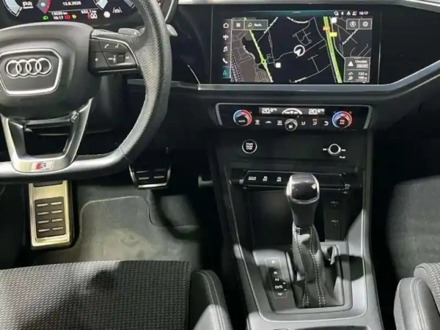 Audi Q3 35 tfsi 150 ch s tronic 7 s line — photo 10
