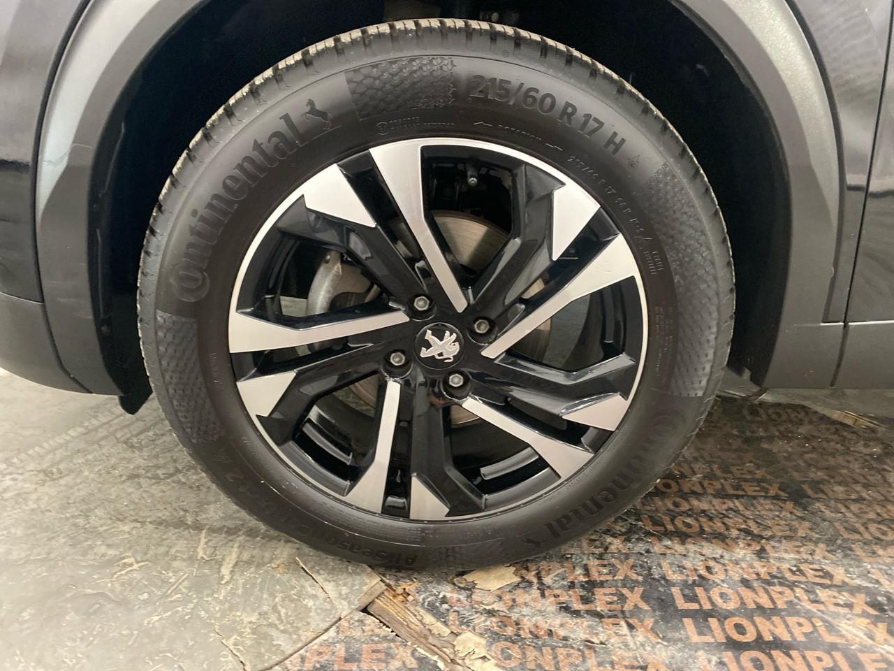Peugeot 2008 puretech 130 s&s eat8 allure — photo 16