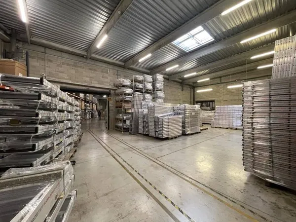 Local d'activité 1070 m²
