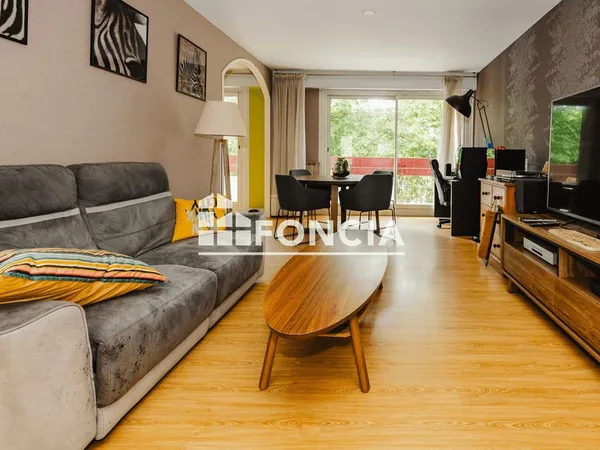 Appartement de type 3 avec une cave et un parking privatif