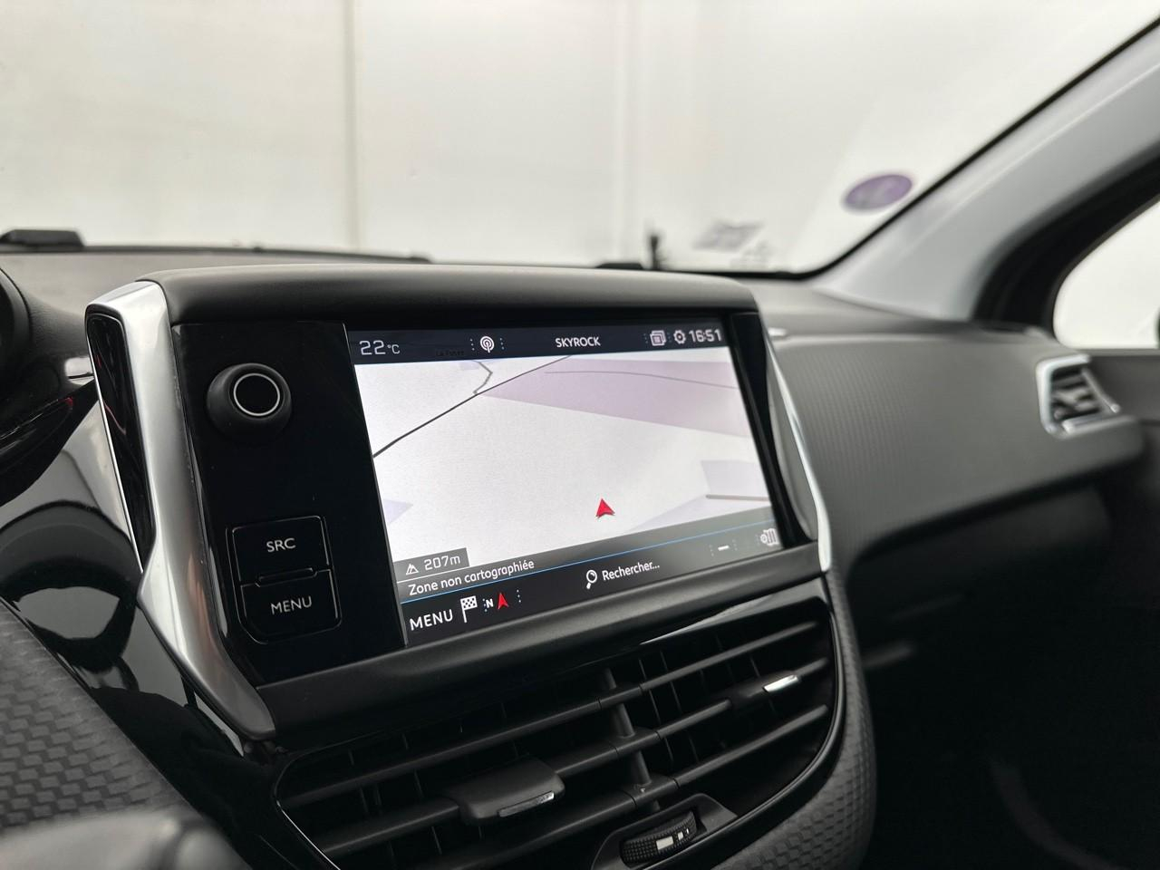 Peugeot 2008 puretech 130ch s&s bvm6 gt line — photo 10