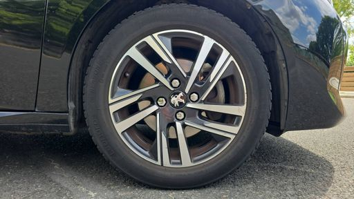 Peugeot 208 1.2 PureTech 100 - Allure – 2021 – 54998 km – Essence – Boîte Manuelle — photo 20