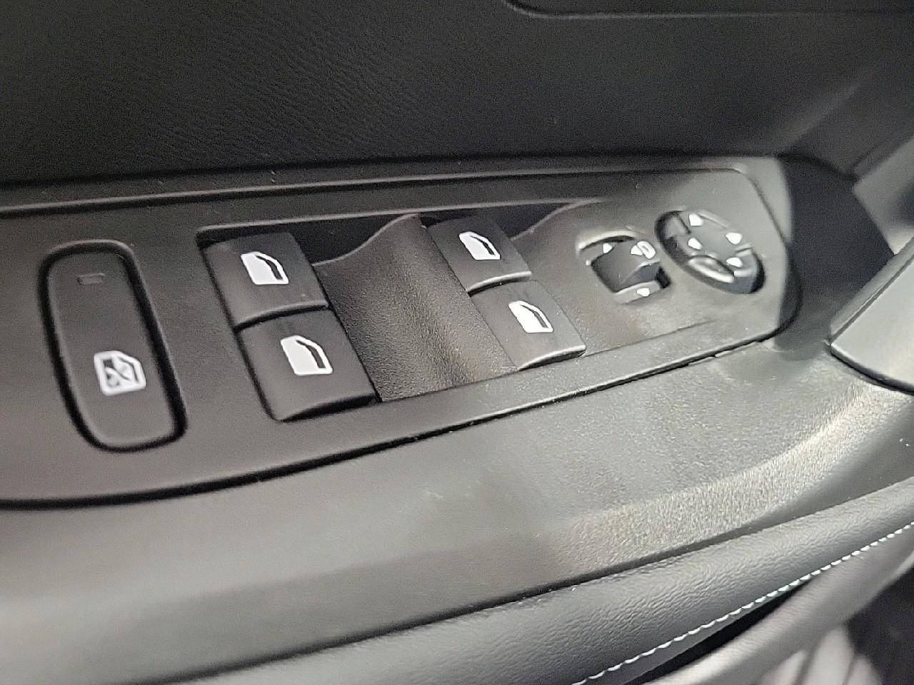 Peugeot 2008 puretech 130 s&s eat8 allure — photo 24