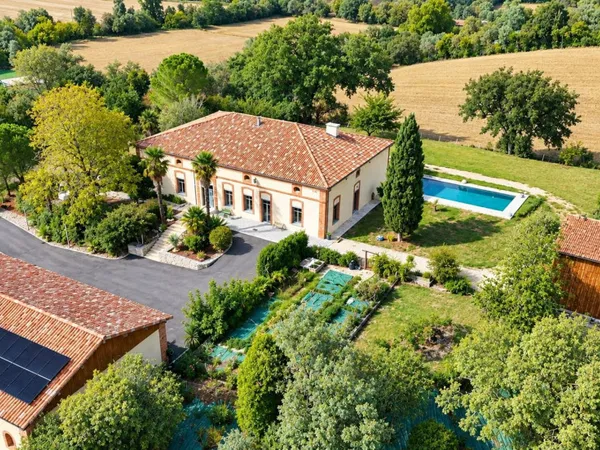 Maison 9 pièces 322 m²