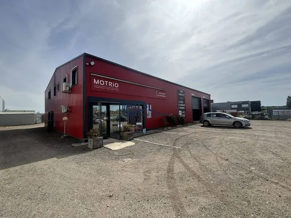 Entrepôt 465 m²
