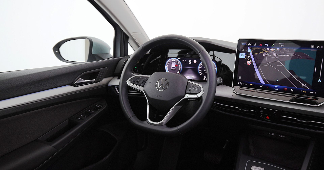Volkswagen Golf 8 — photo 17