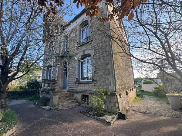 Rochefort Grande Maison Bourgeoise en pierres 10 pièces d'env. 260 m2