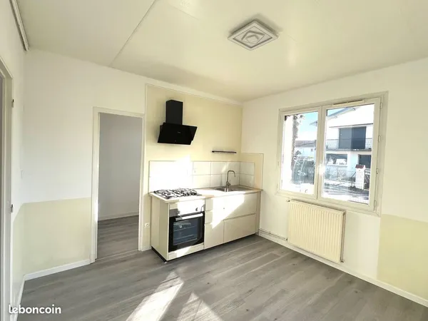 T3 en rez de chaussée avec jardin et garage proche centre ville