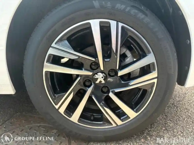Peugeot 208 1.2 puretech 100ch s&amp;s allure — photo 11