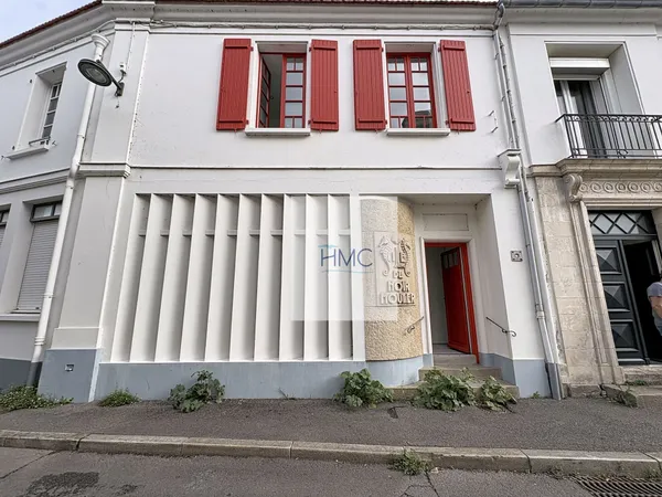 HYPER CENTRE - MAISON EN TRES BON ETAT AVEC 3 CHAMBRES