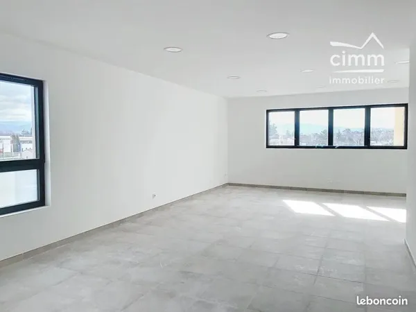 Bureaux 54 m² Mazan