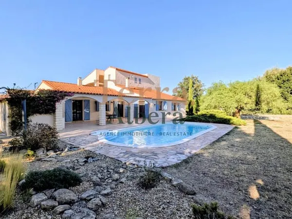Laroque-des-Albères -- Villa de standing, piscine et appartem