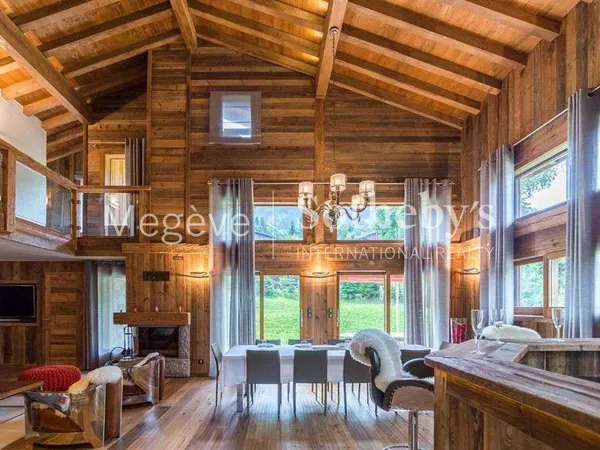 Chalet 6 pièces 250 m²