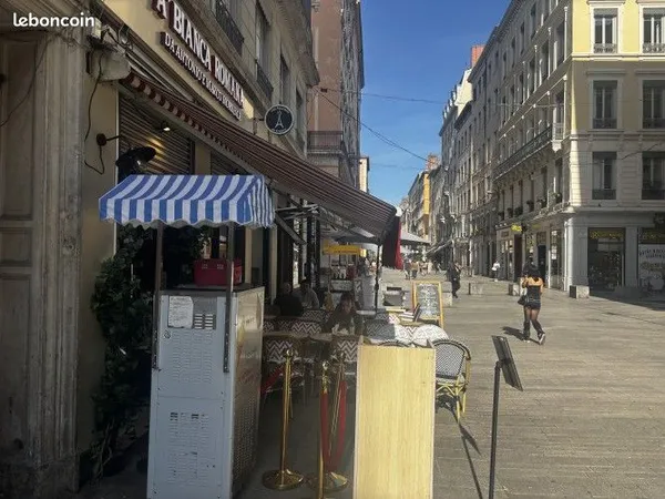 Commerce habillement/textile 60 m²