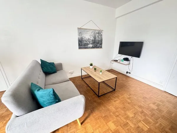 Studio 1 pièce 92 m²