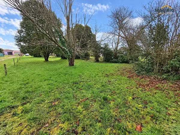 TERRAIN 1 700 M2 CAMPAGNE AUX ABORDS DE MARMANDE