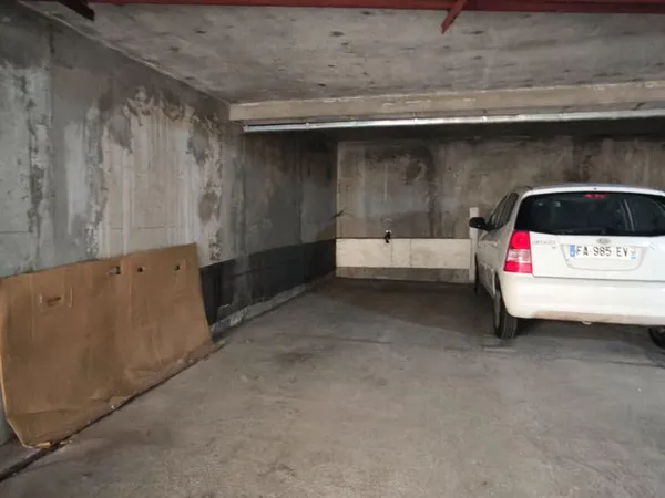 Parking/box PAU