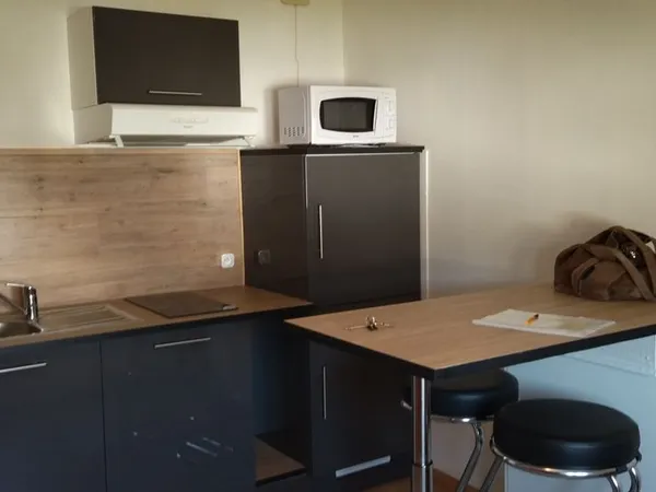 Studio résidence sécurisée, parking, quartier calme proche lycée beauregard