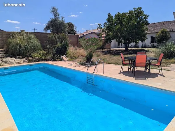 Maison de caractère avec piscine, 3 suites, Andilly (Sérigny)