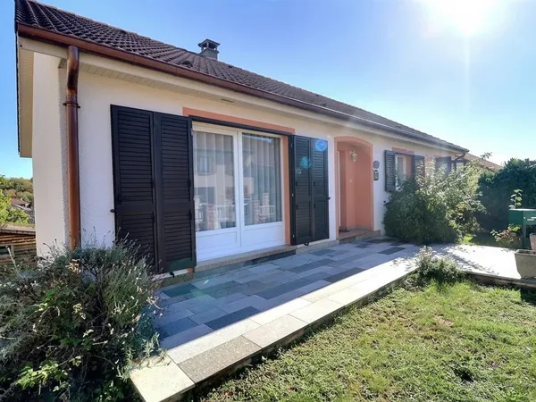 Maison individuelle de plain-pied de 105,44 m² sur un terrain de 620 m², située dans une impasse au 