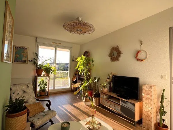 Appartement lumineux avec piscine