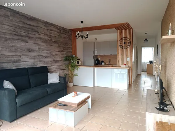 Location a l'année, apparemment T2