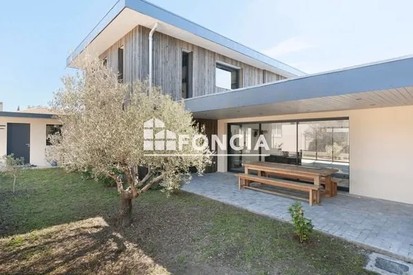 Maison 6 pièces 208 m²