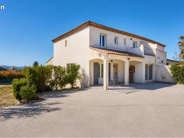 Villa meublée de 154 m² avec terrain arboré de 1 800 m² - aix-en-provence