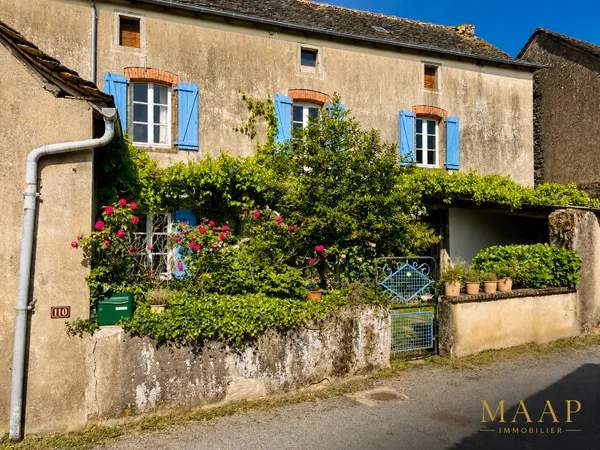 Maison de caractère avec jardin arboré et dépendances
