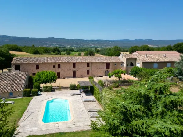 UNIQUE Domaine de 71 hectares - Mas à rénover et ses dépend