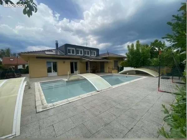 Grande maison avec piscine
