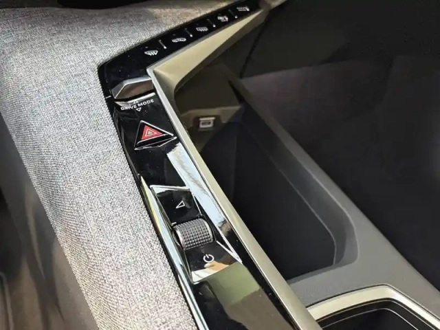 Peugeot 5008 hybrid 145 e-dcs6 — photo 36