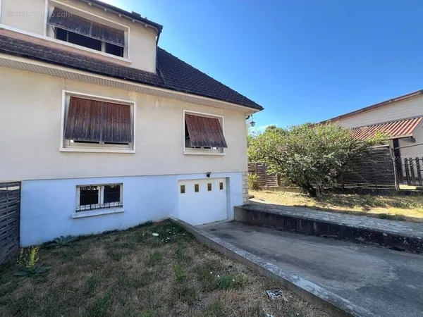 Maison mitoyenne sur sous-sol complet