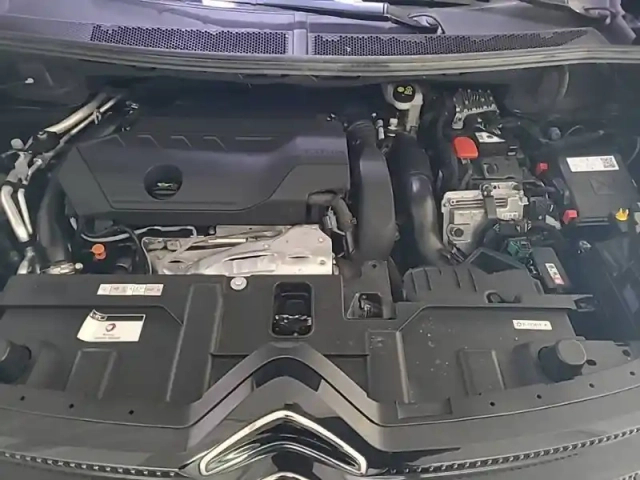 Citroën C5 Aircross hybride rechargeable 225 e-eat8 — photo 15