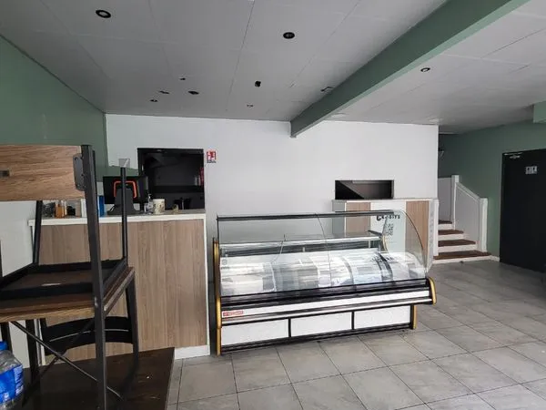 ​Opportunité urgente - Reprise bail & local restauration/snacking tout équipé (~160 m²)