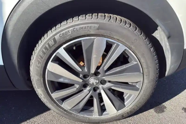 Peugeot 3008 hybrid4 300 e-eat8 — photo 12