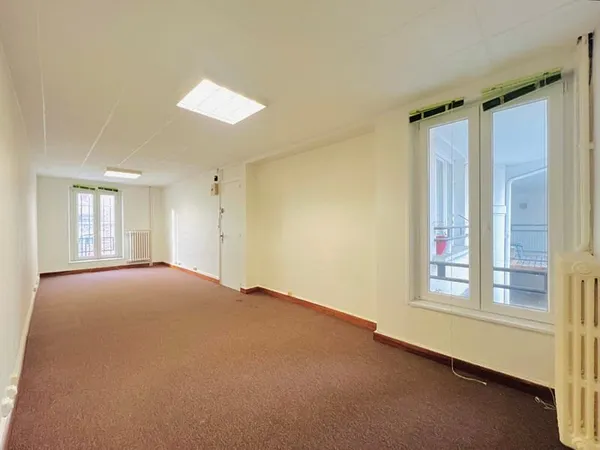 IVRY SUR SEINE - BUREAU / ATELIER - 23,50 m2