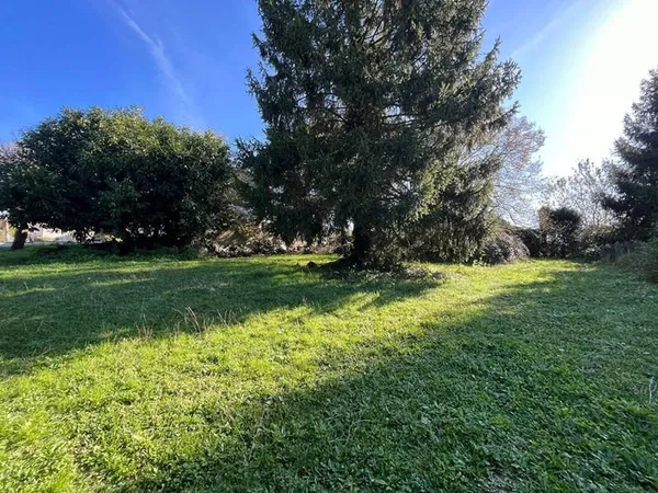 Terrain 884 m²