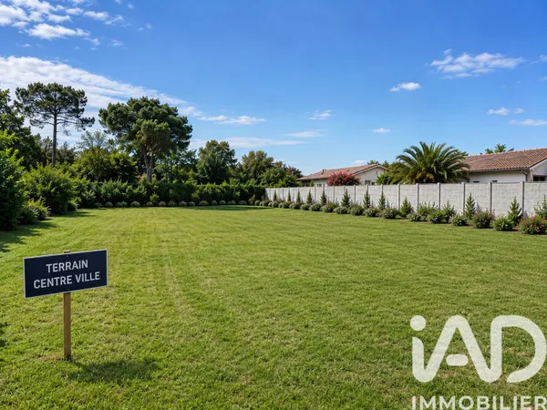 Terrain 700 m²