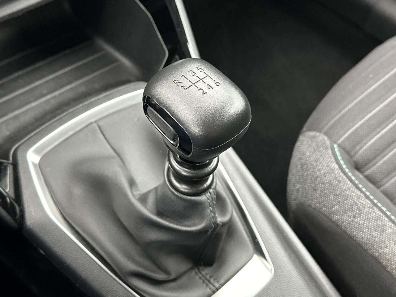 Peugeot 208 puretech 100 s&s bvm6 style — photo 28