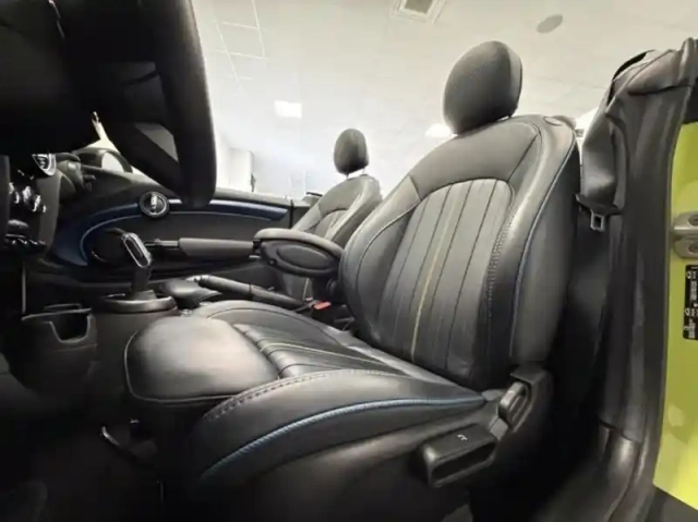 Mini Mini cabrio cooper 136ch sidewalk bva7 — photo 6