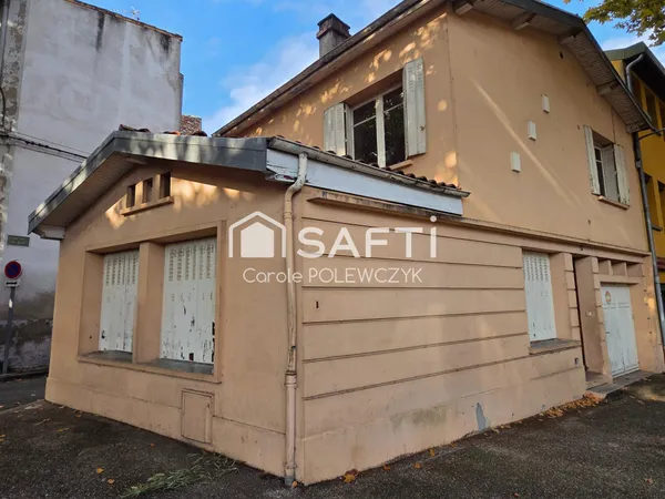 MAISON DE VILLE AVEC GARAGE : BEAU POTENTIEL A REVELER