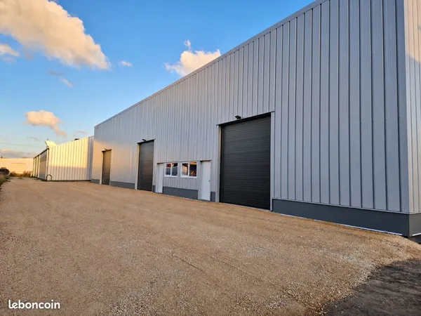 Entrepôt 190 à 380 m2 à louer proche autoroute A7