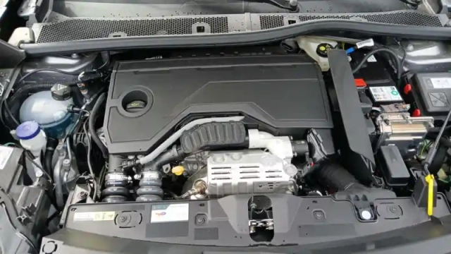 Peugeot 2008 hybrid 110 e-dcs6 — photo 16