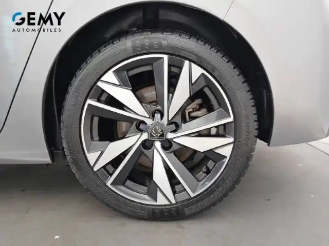 Peugeot 308 phev 180 e-eat8 — photo 11
