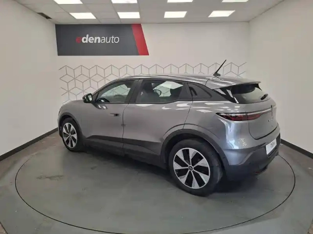 Renault Megane e-tech er ev60 130ch super charge — photo 4
