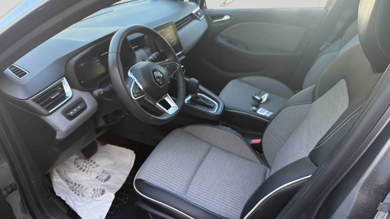Renault Clio E-Tech full hybrid 145 — photo 11